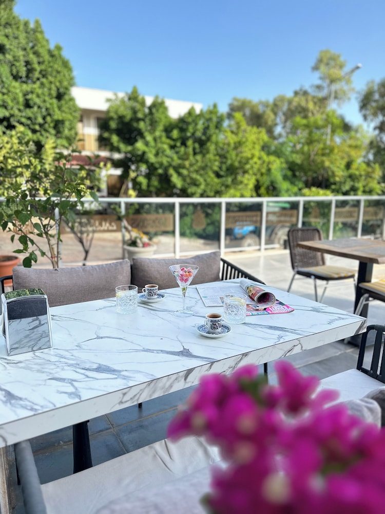 Mogons Exclusive Hotel - Image 86