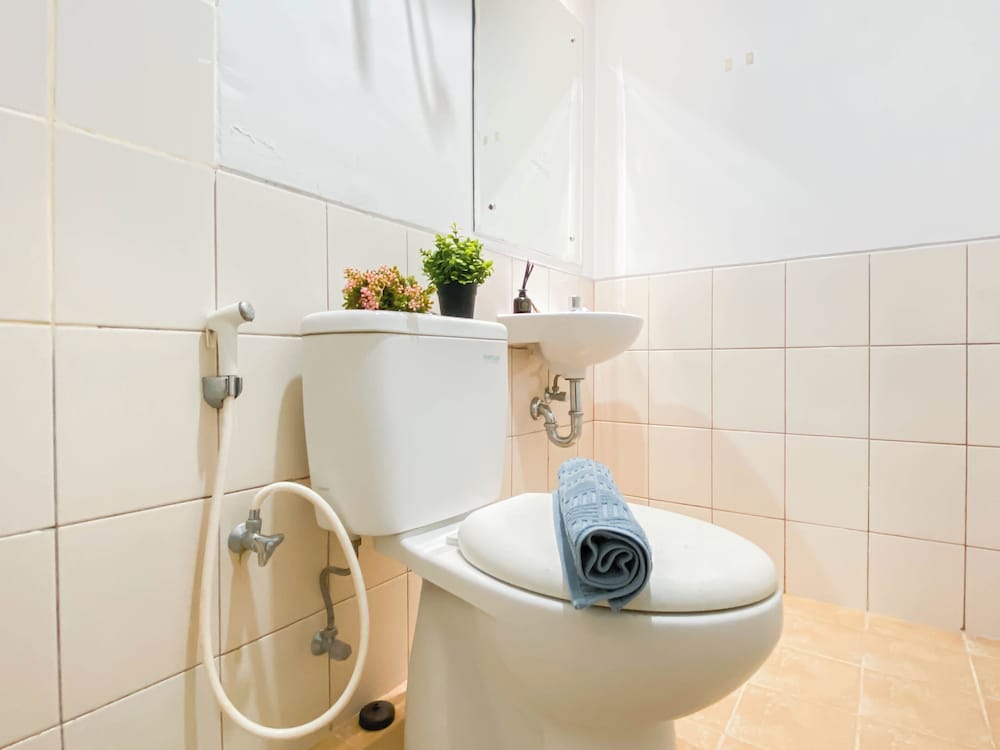 Basic Studio Room At Azalea Suites Apartment