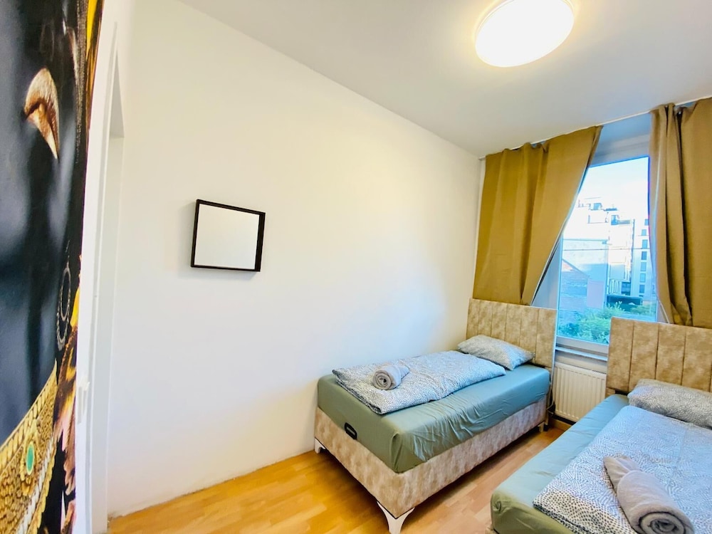 5 Bedroom Apartment near Schonbrunn