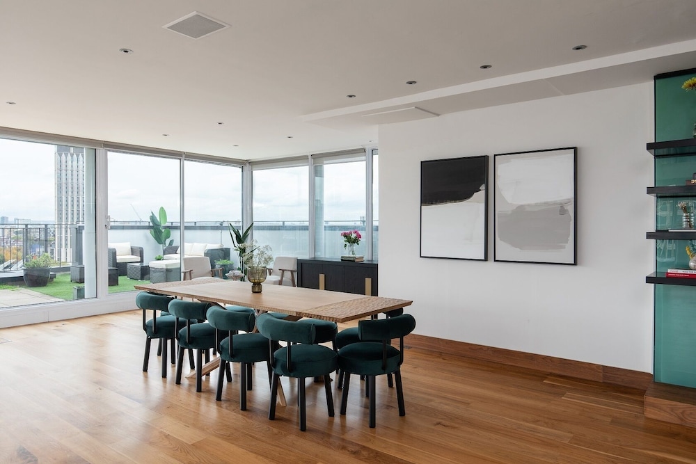 The Canary Wharf Secret - Glamorous 3BDR Flat w/ Terrace and Parking