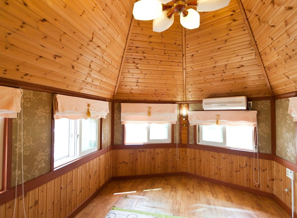 Taean White Sand Pension
