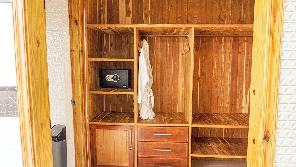 Hotel Brunei Hotel Boutique - Image 1