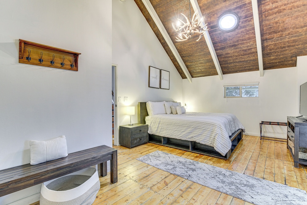 Family-friendly Lake Arrowhead Cabin w/ Game Room!