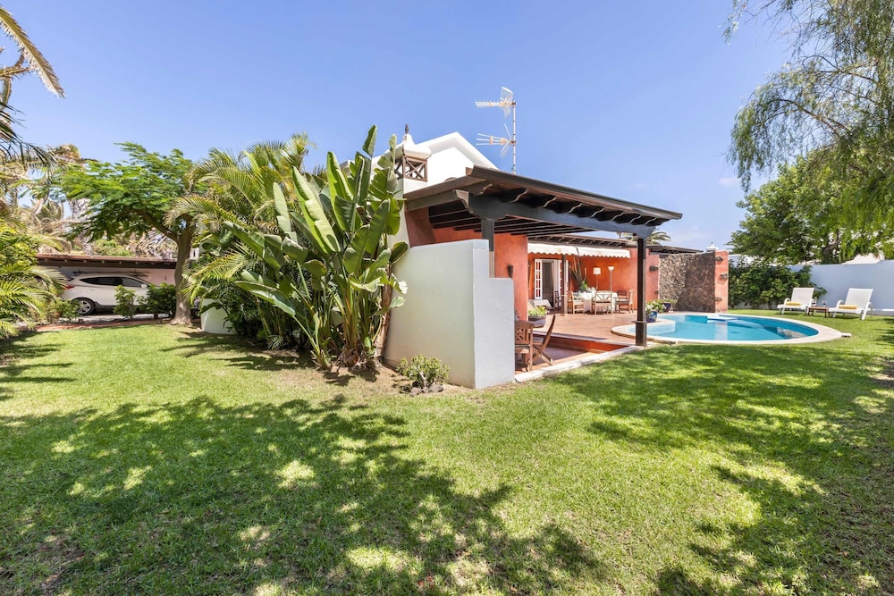 Bayside Evergreen House Serenity Oasis Garden Pool BBQ