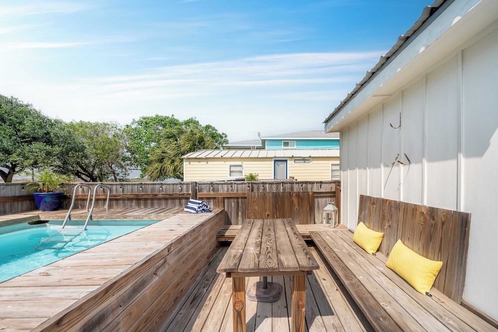 Simpatico by Avantstay Pool, Near Birding Center