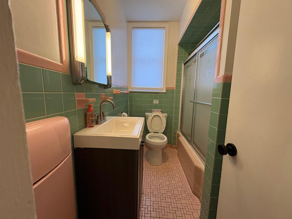 Budget-friendly Home Sleeps 16 Wifi Close to Minyan