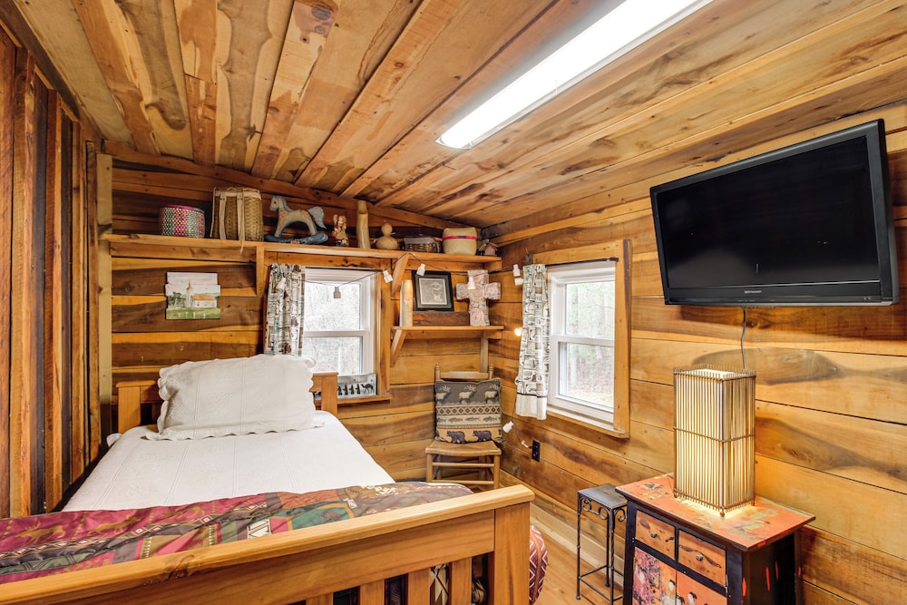 Kayak & Fish: Little River Canyon Lakefront Cabin