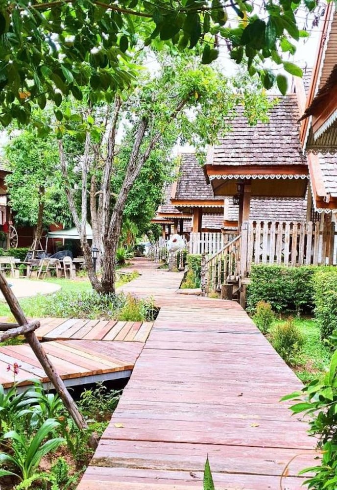 Siri Lagoona Resort