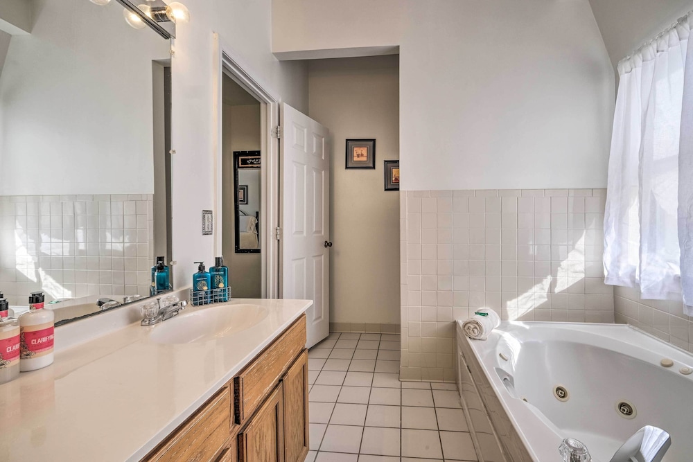 Washington DC Townhome 4 Mi to National Mall!