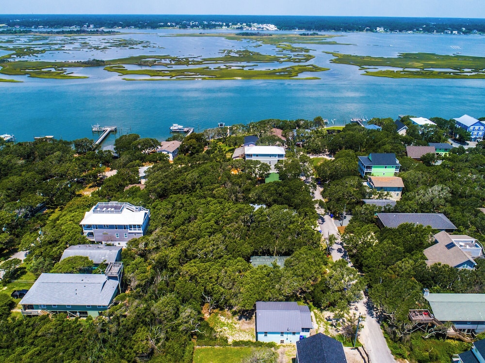 Ankers Away by Topsail Realty
