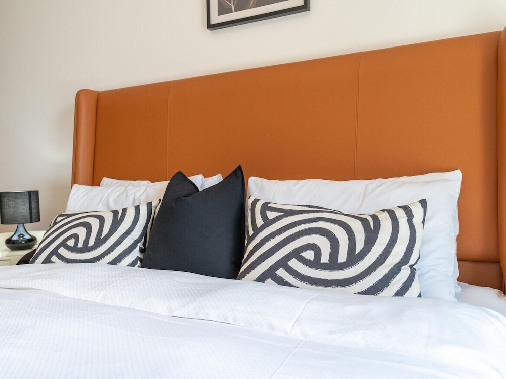 Luxurious & Stylish Apartments Across Dubai Mall - Burj Khalifa - City Views