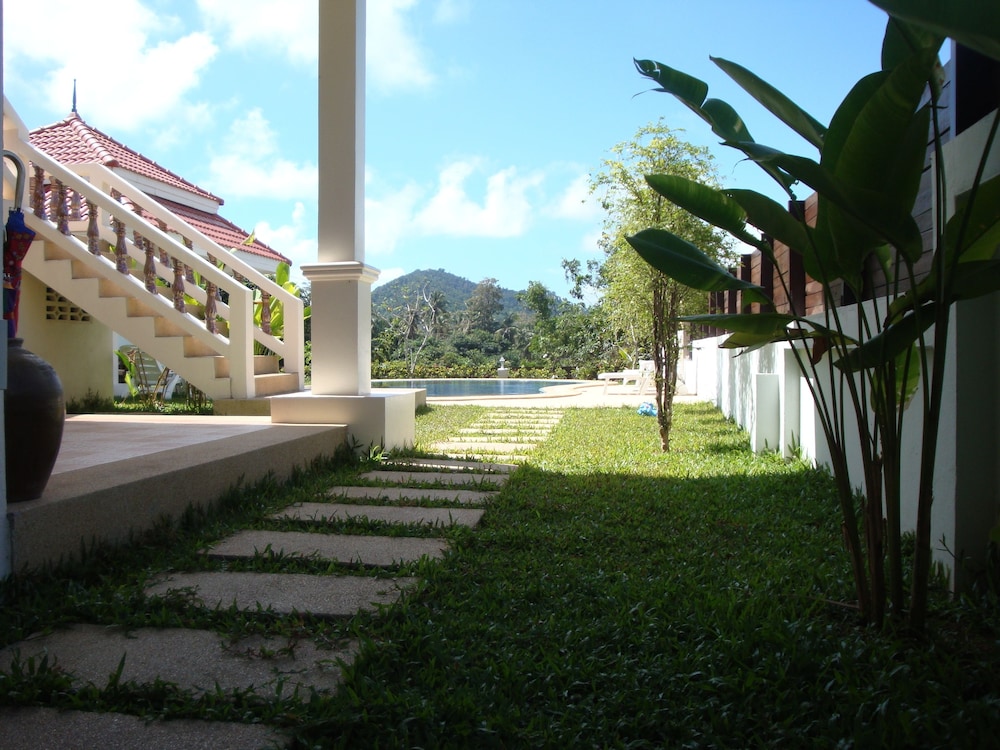 Baan Dork Bua Villa