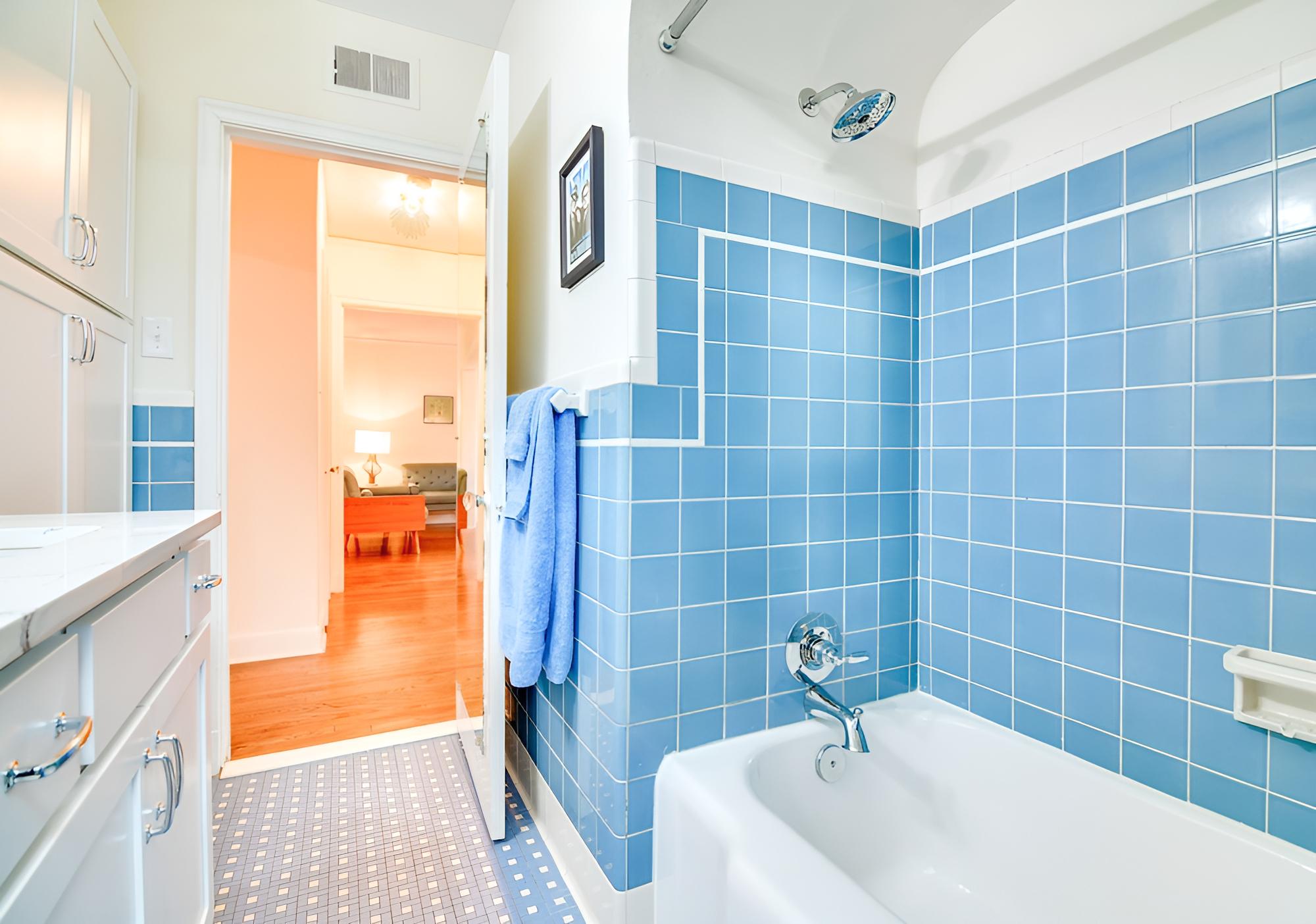 Central Memphis Home: MCM Decor, Walk to Midtown! view 5