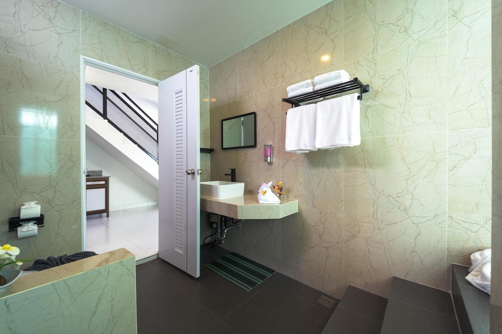Beautiful new 7 Bedroom Villa Resort CT7
