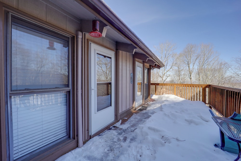 < 1 Mi to Beech Mountain Resort: Comfy Condo