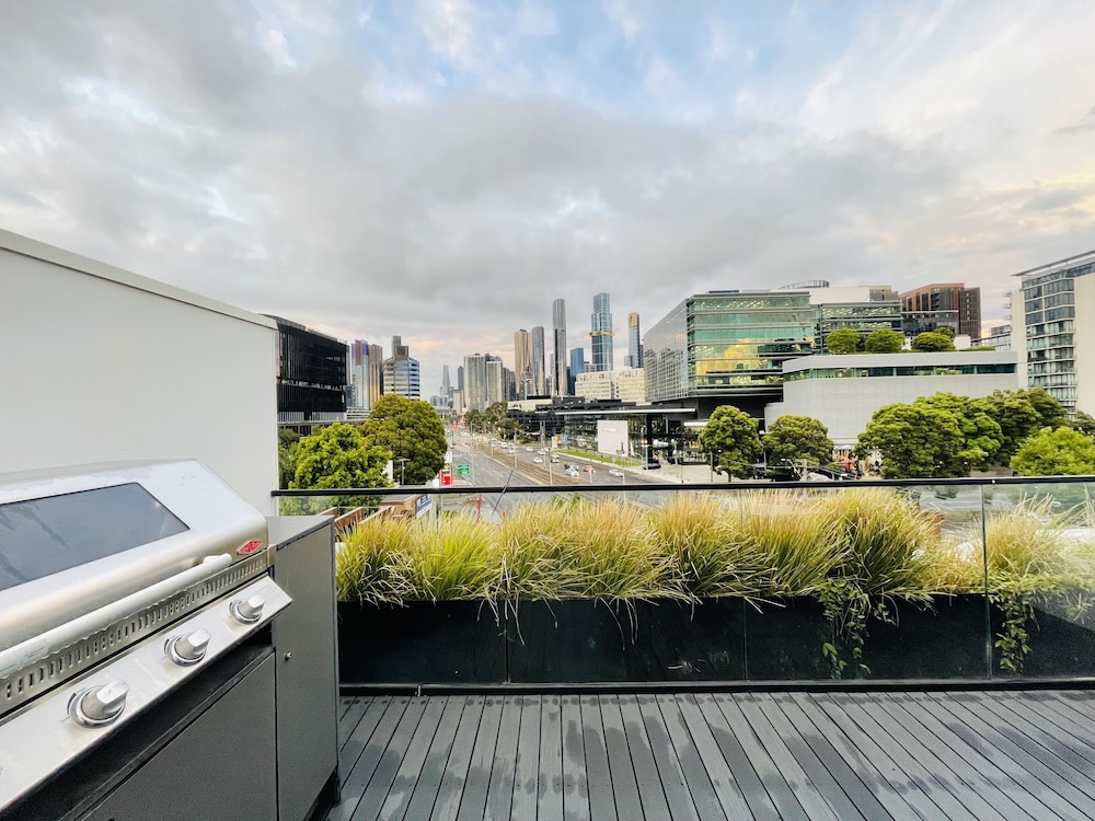 Mega Style Apartments Fitzpatrick view 3