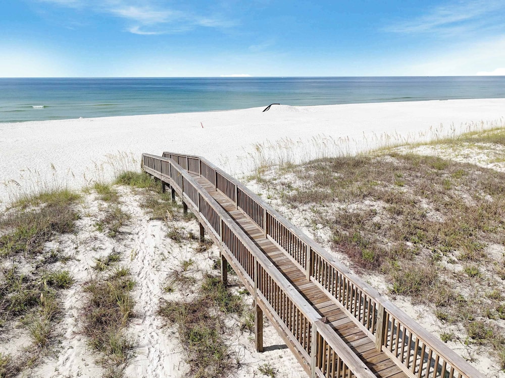 Pass Time - Beachfront for 24