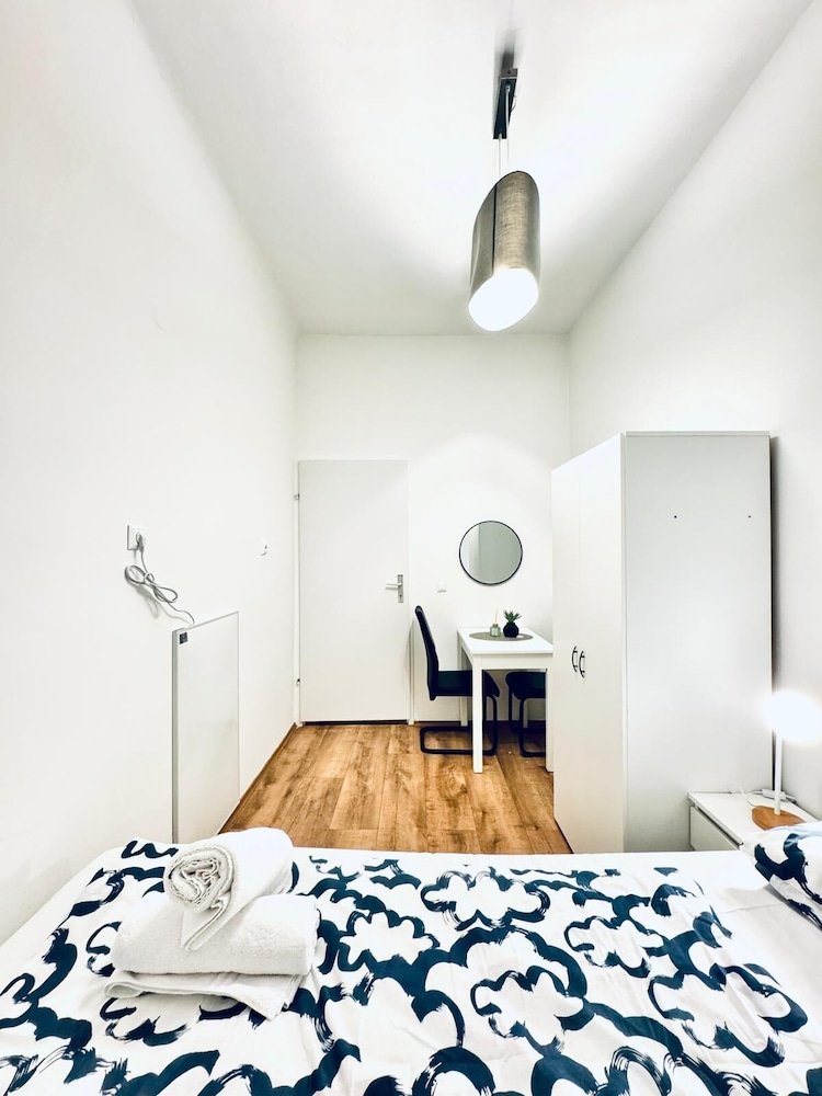 5BR Apt For 10 Walk to Kaufpark Alterlaa