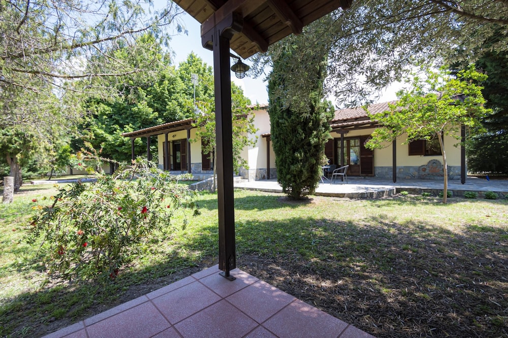 Linden House Left by Rentals Pro
