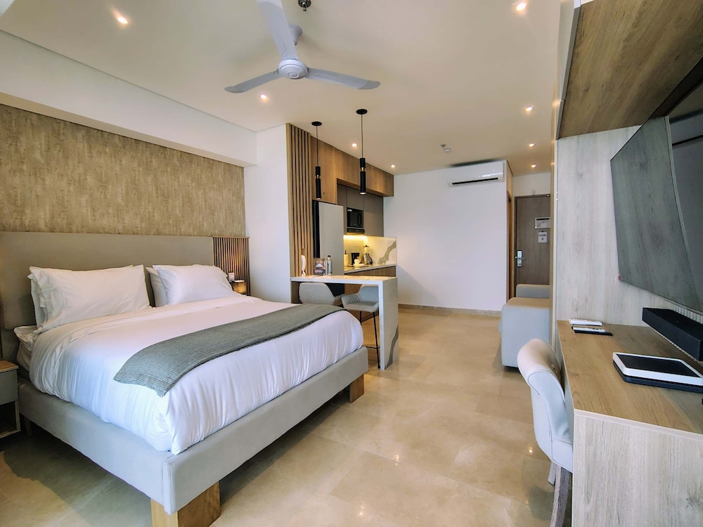 w Luxurious Loft w Balcony in Crespo