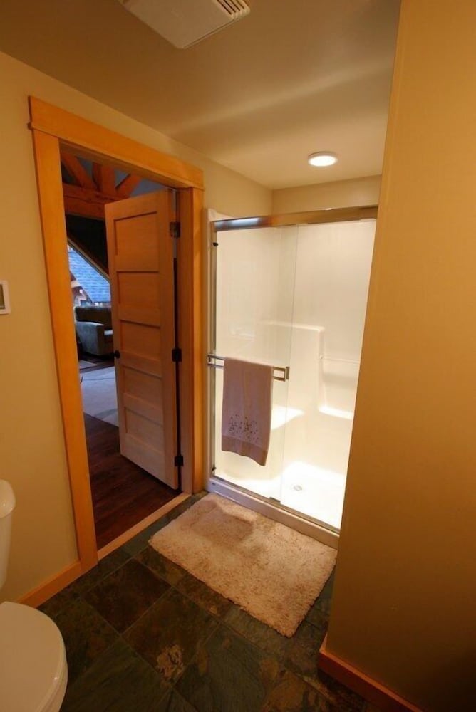 Revelstoke Timber Loft B&B