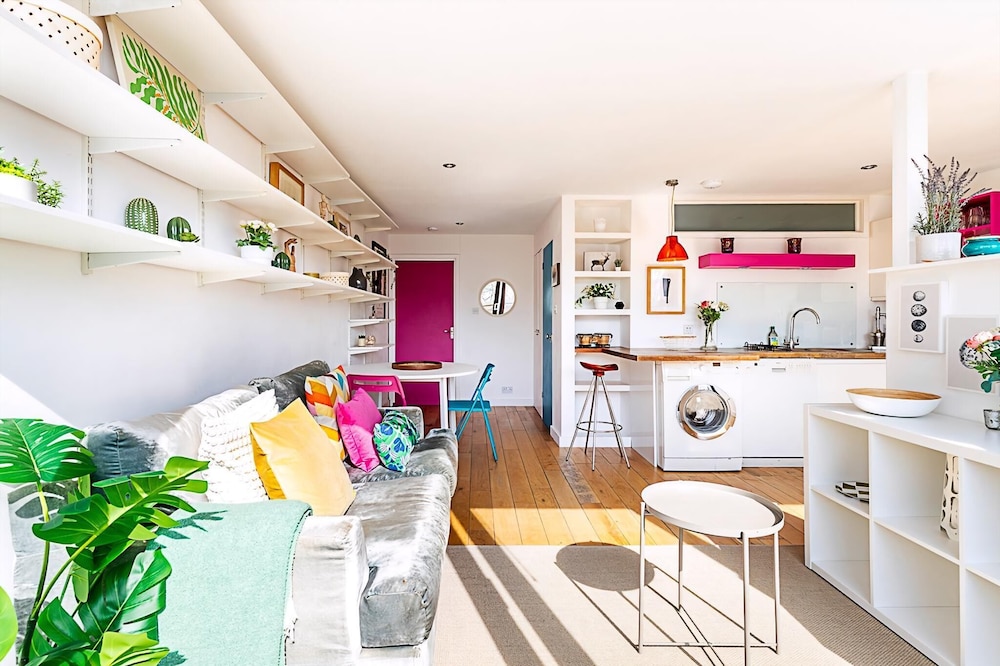 Bright Flat For 2 in Dartmouth Park