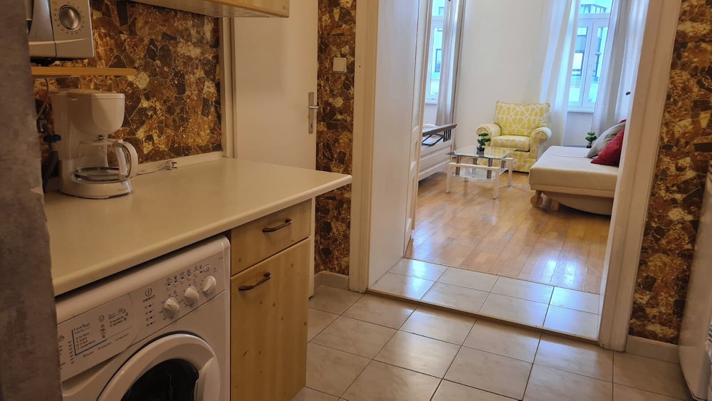 Spacious 2BR Apt Long Stay in Vienna