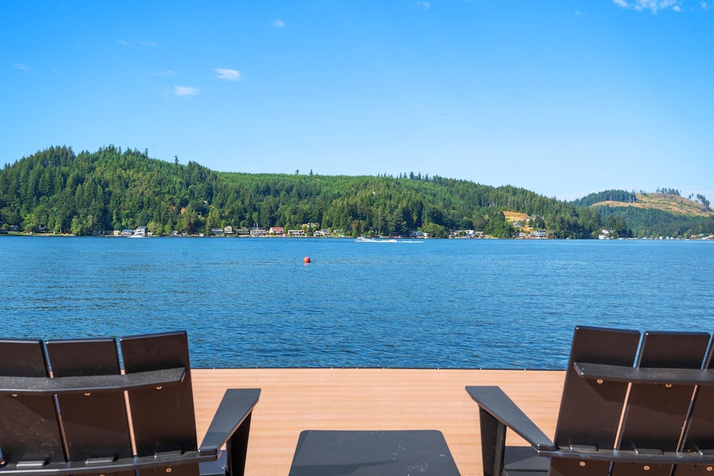 Lakefront Luxury Stunning Views Dock Hot Tub