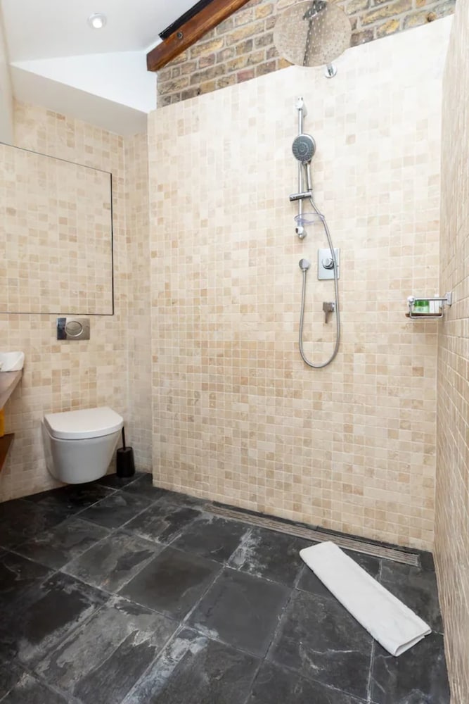 Bright & Stylish Loft Flat - Stoke Newington!