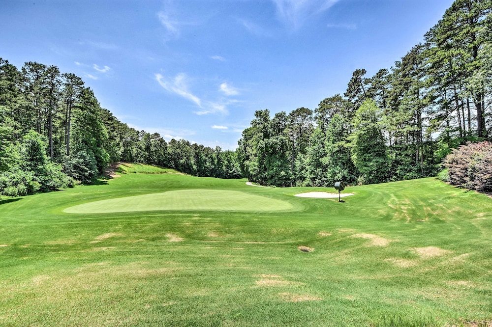 Golf Course View: Modern Keowee Key Condo!