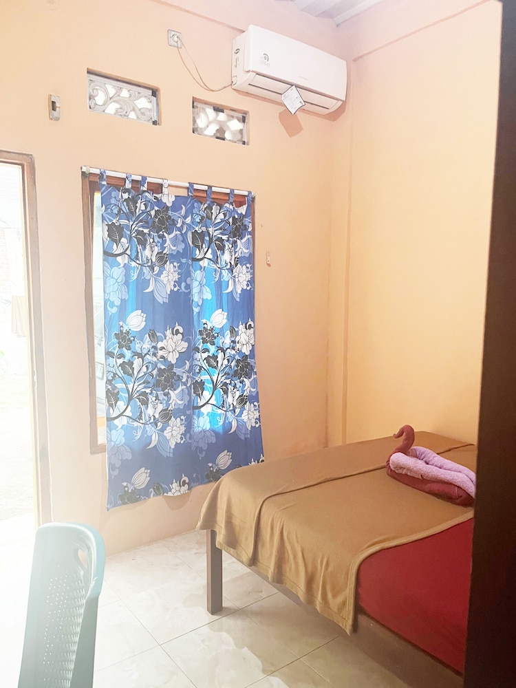 ZELLA KOST & HOMESTAY