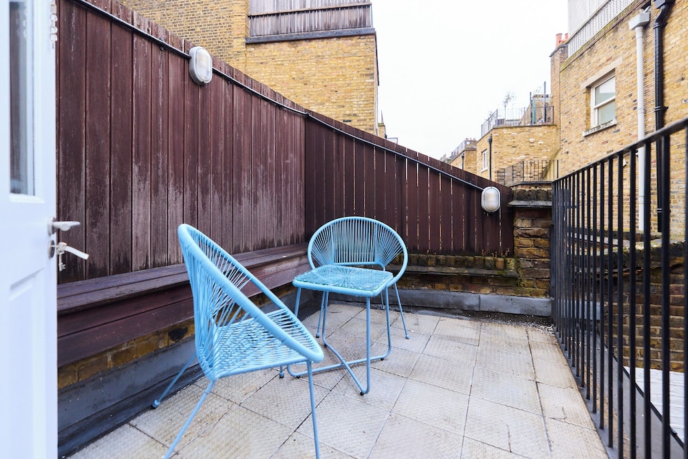 The Chelsea Nest - Stylish 2bdr With Balcony
