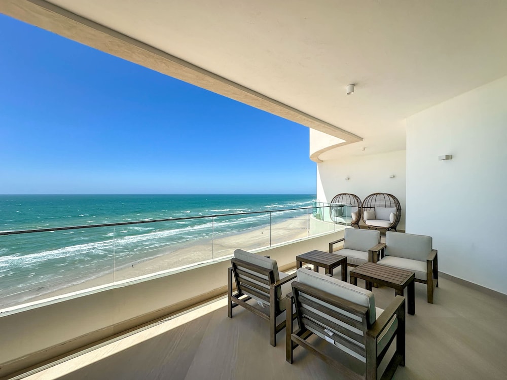 5BR Beachfront Luxury Condo