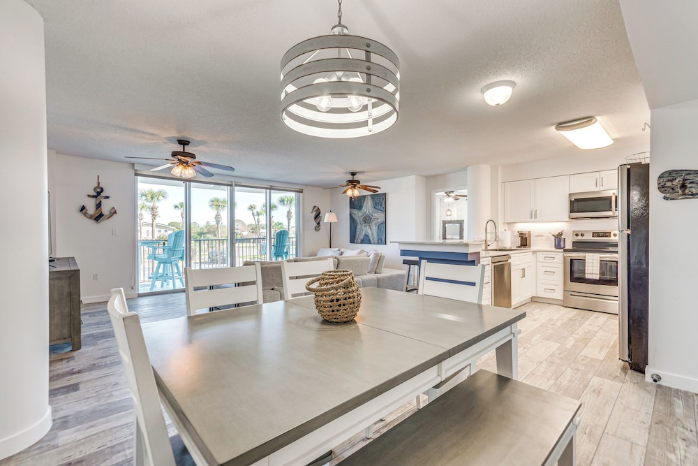 Waterfront Fort Walton Beach Condo: Pool Access!