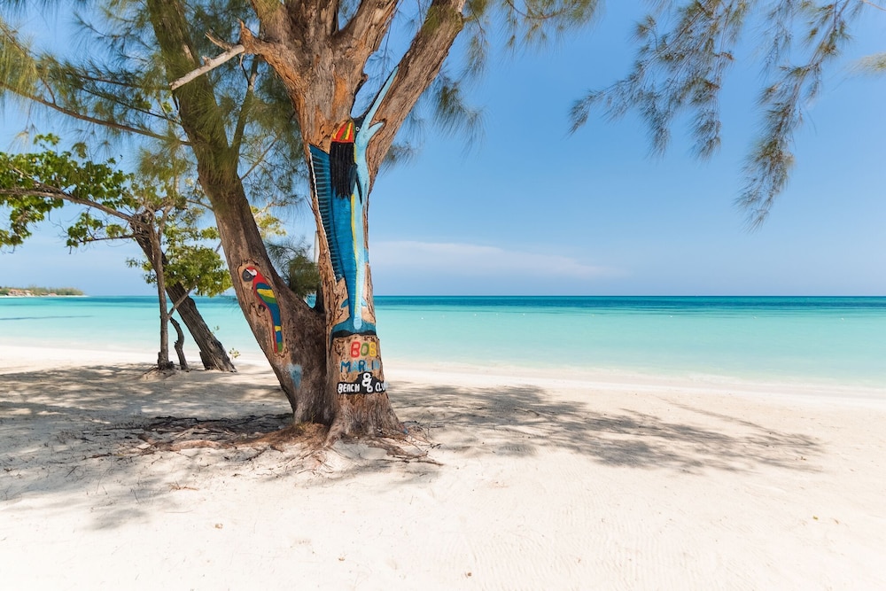 Hotel 876 Beach House - Image 1