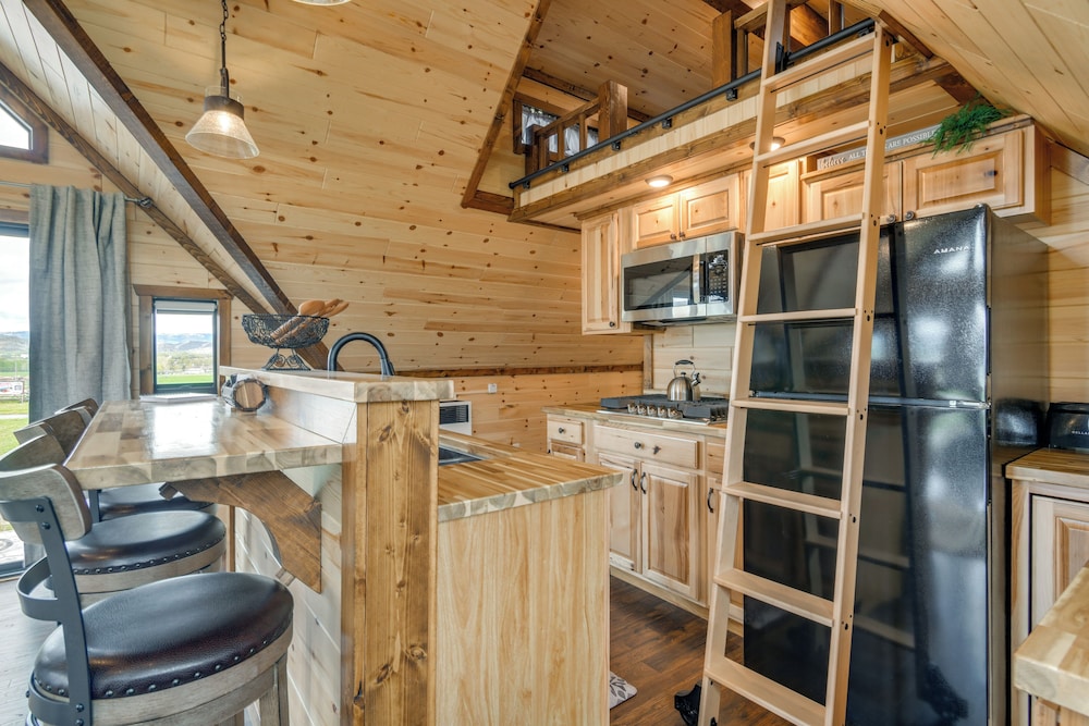 1/2 Mi to Ruby River: Cabin w/ Trail Access!