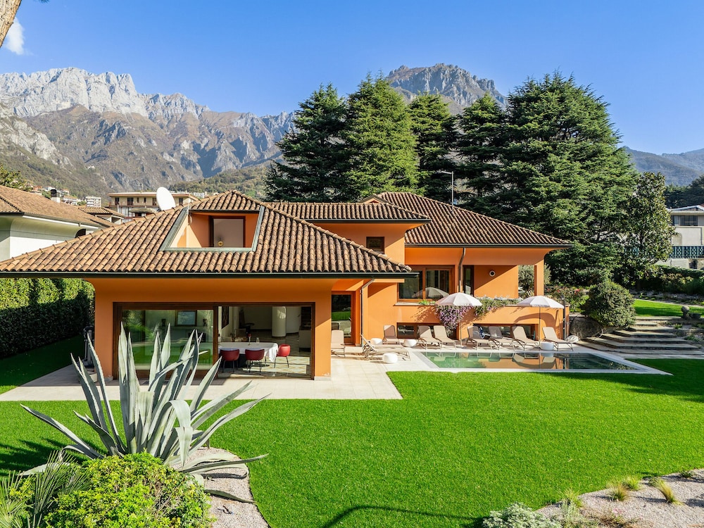 Lakefront Serenity Villa With Pool