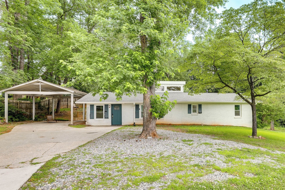 Alpharetta Home w/ Patio & Yard ~ 3 Mi to Downtown view 3