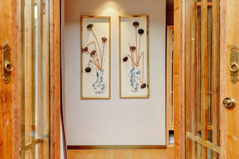 ISVARA Culture Homestay Suites