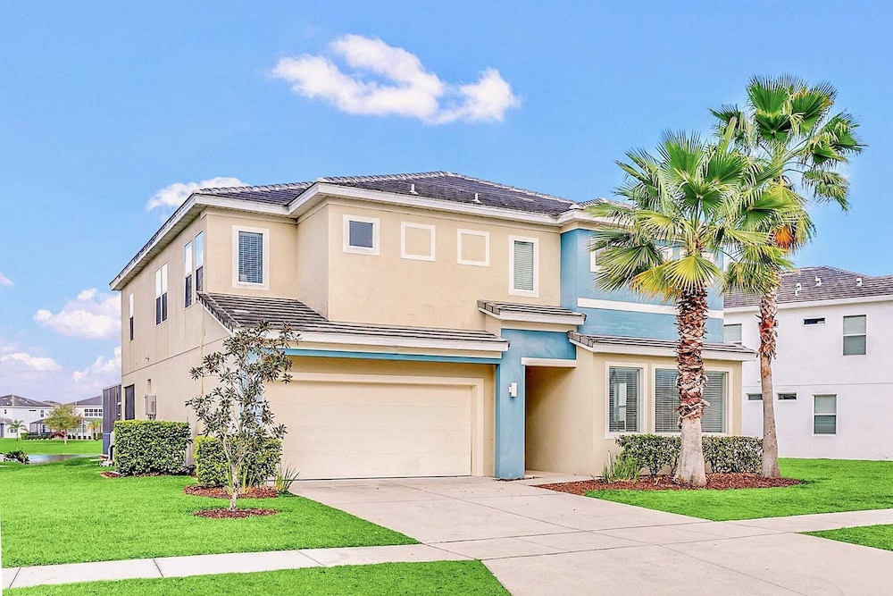 Upstay Lakefront Home w Pool, Game Room and BBQ