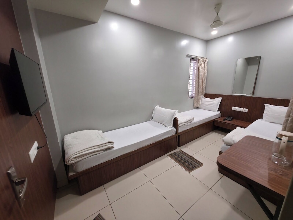 Shree Dham Palace
