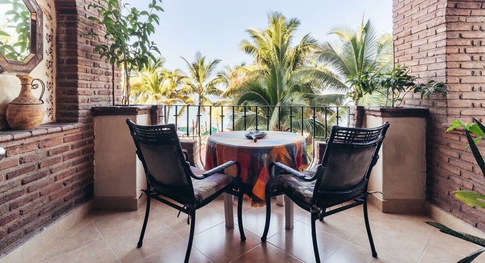 Ocean View 1Br Condo-balcony-beach-pool - 301