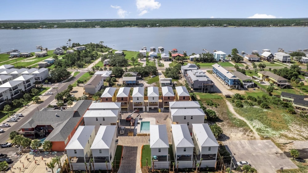 Luxurious Pelican Place Cottage in Gulf Shores