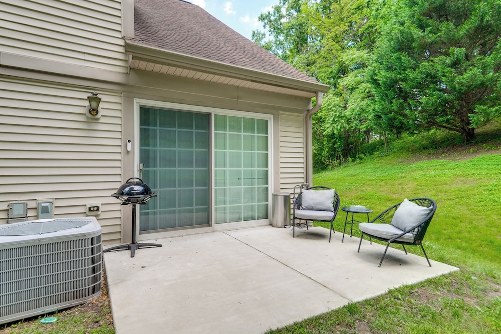 8 Mi to Dtwn Silver Spring: Convenient Condo