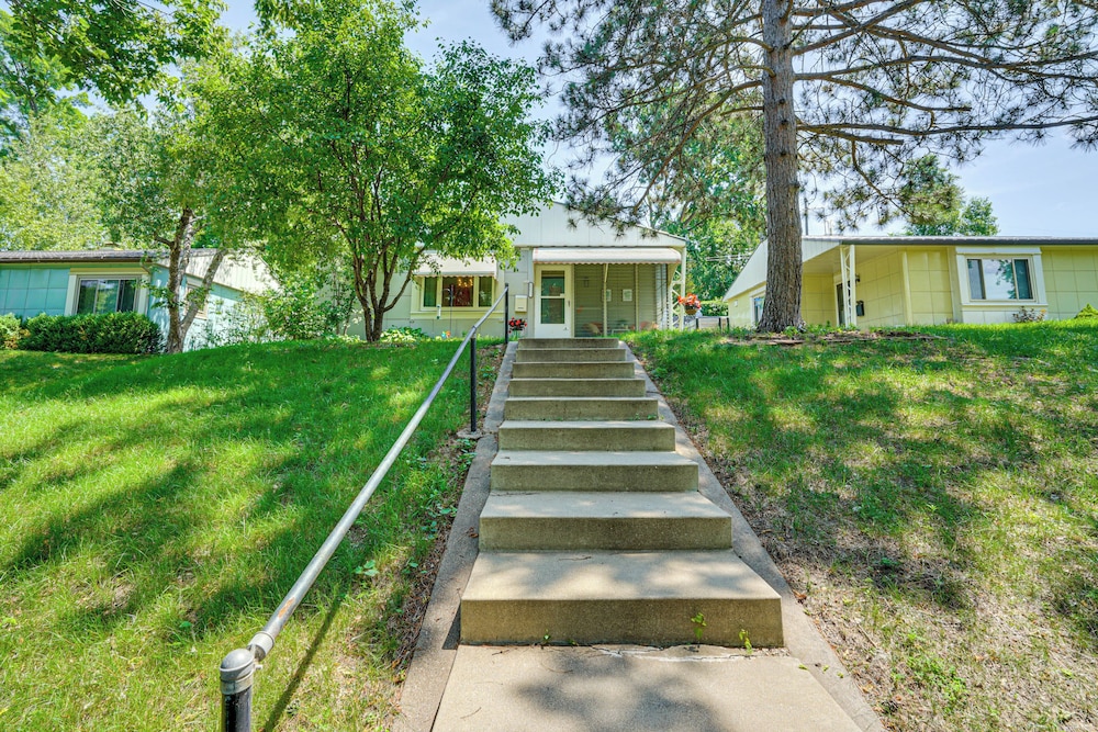Lustron of the Lakes: Retro MCM Gem in Tangletown
