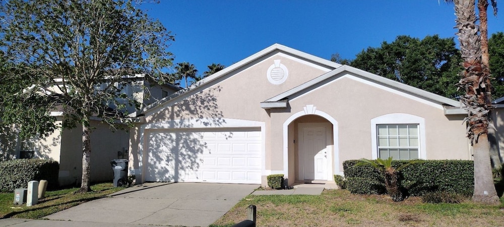HL740BD 4 Bedroom Villa in Hampton Lakes 4 Home