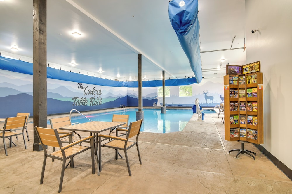 Table Rock Lake View & Games Galore: Family Lodge