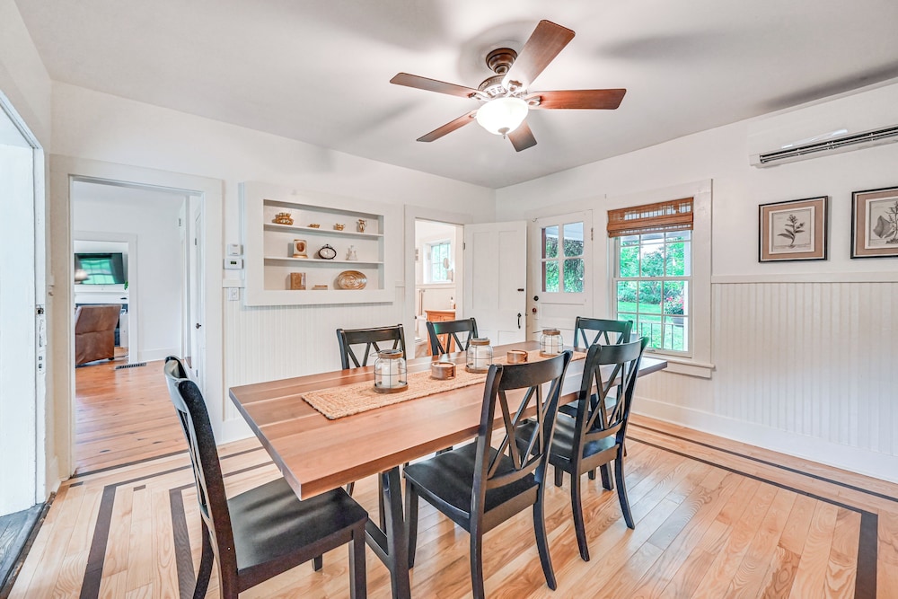 Historic Farmhouse Near Mountains & Colleges!