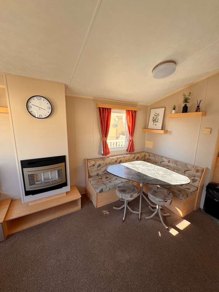 3 Bed Caravan - Side Gated Decking, Wifi, Pets