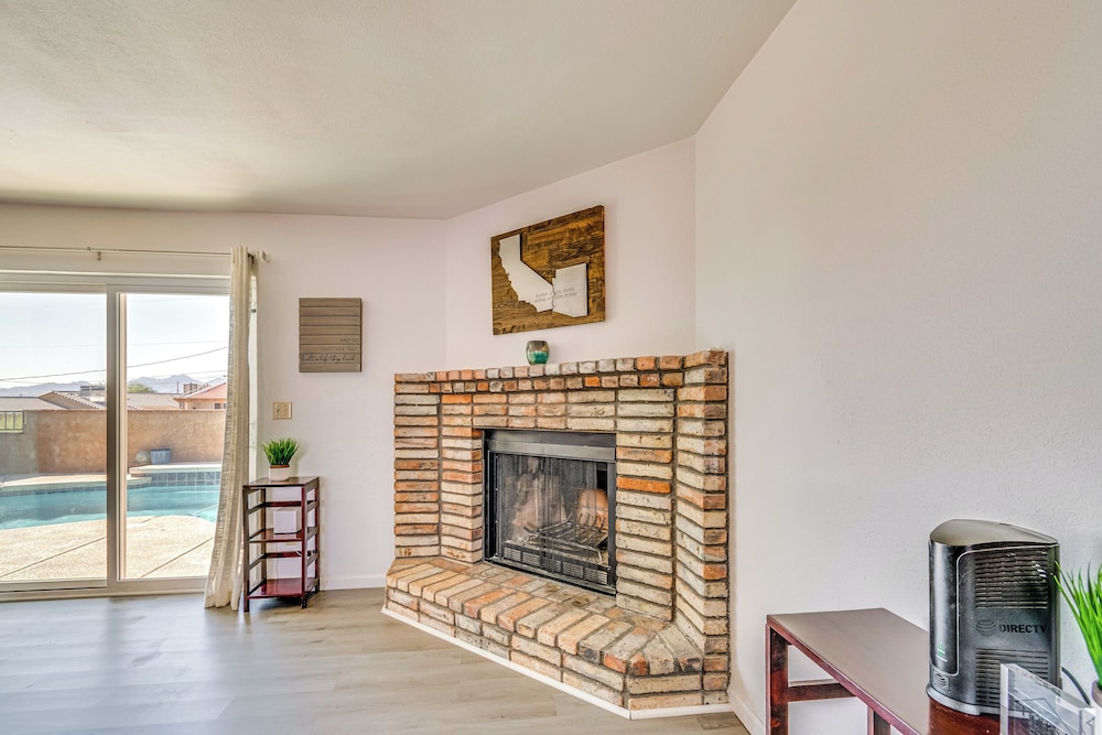 2 Mi to Lake Havasu: Pet-friendly Home